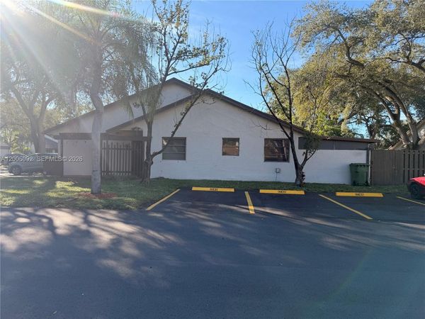 9601 NW 16th Street , Pembroke Pines, FL 33024