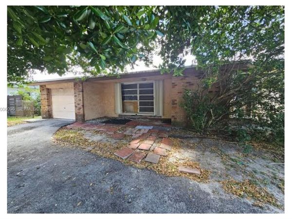 750 N Douglas Rd , Pembroke Pines, FL 33024