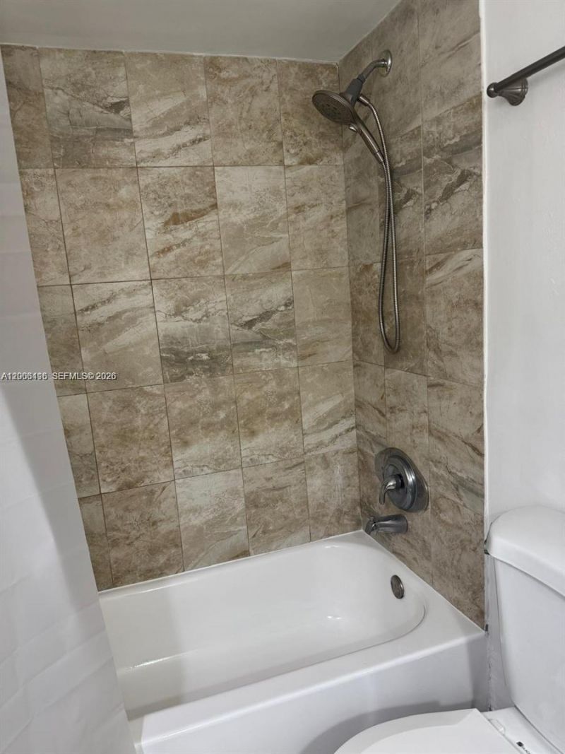 1401 NE 191st St, Unit D108, Miami, FL 33179 Photo