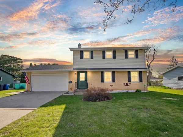 1105 DEVONSHIRE DRIVE, Oshkosh, WI 54902