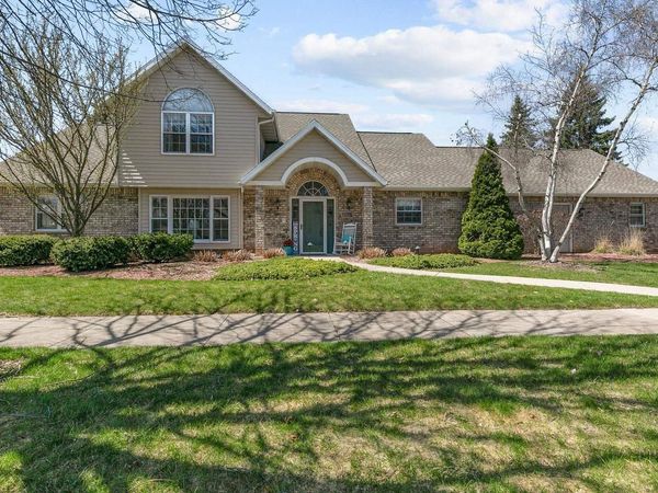 2611 N NICHOLAS STREET, Appleton, WI 54914