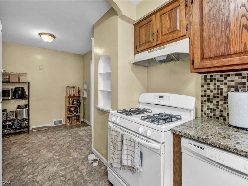 13570 Cedar Road, University Heights, OH 44118 Photo 14