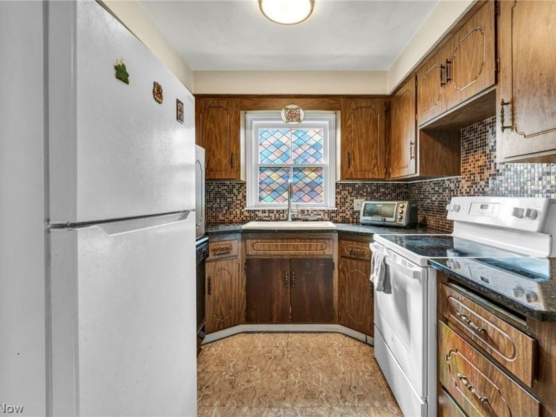 13570 Cedar Road, University Heights, OH 44118 Photo 21