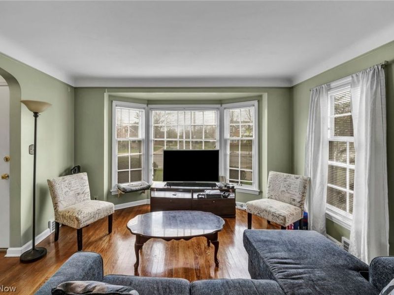 13570 Cedar Road, University Heights, OH 44118 Photo 4