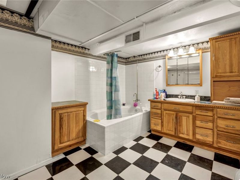 13570 Cedar Road, University Heights, OH 44118 Photo 44