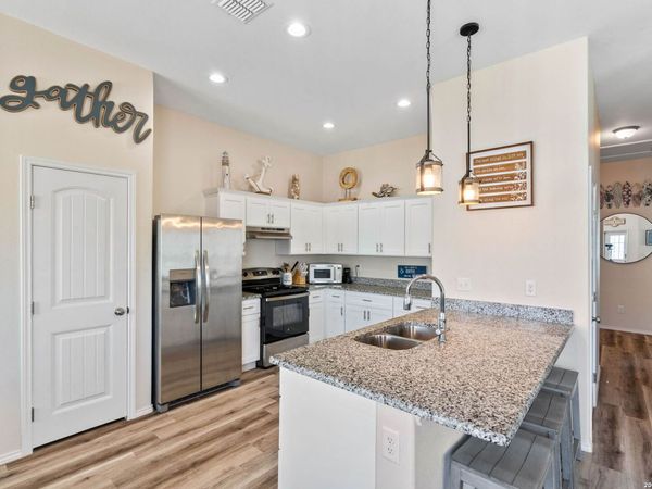 107 Caledonia Dr, Rockport, TX 78382