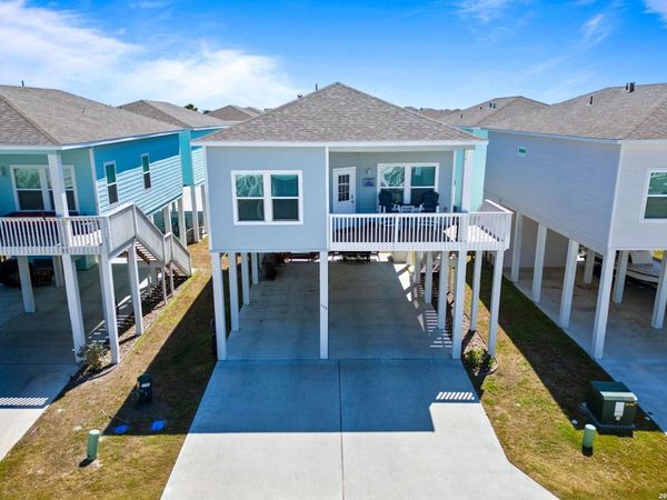 107 Caledonia Dr, Rockport, TX 78382