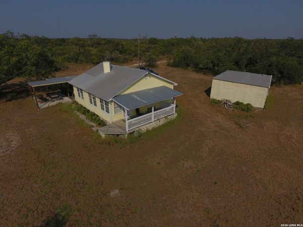 330 County Road 412, Three Rivers, TX 78071