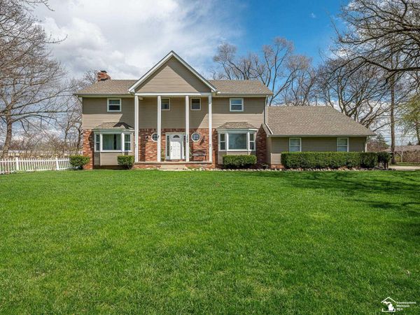 1060 Hollywood Drive, Monroe, MI 48162