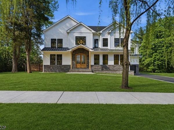 61 Hickory St, Metuchen, NJ 08840