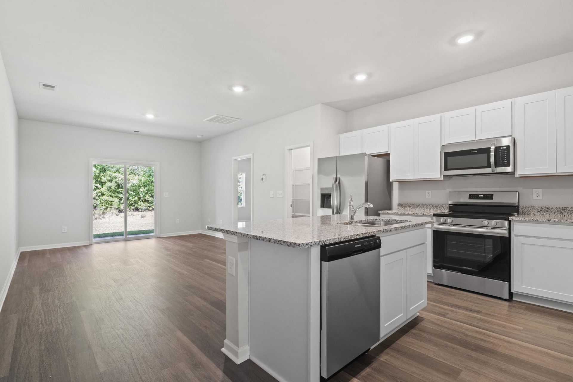 346 Sandridgebury Dr. Photo 4
