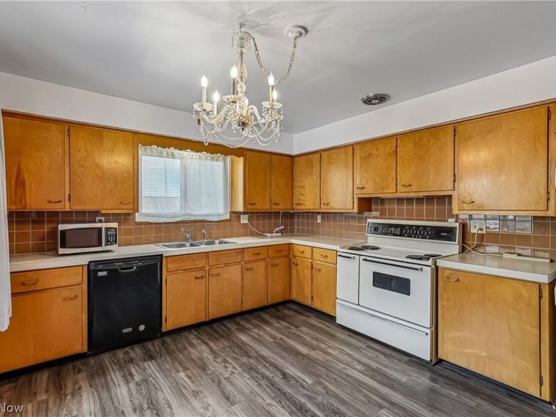 2060 6th Street SW, Akron, OH 44314 Photo 10