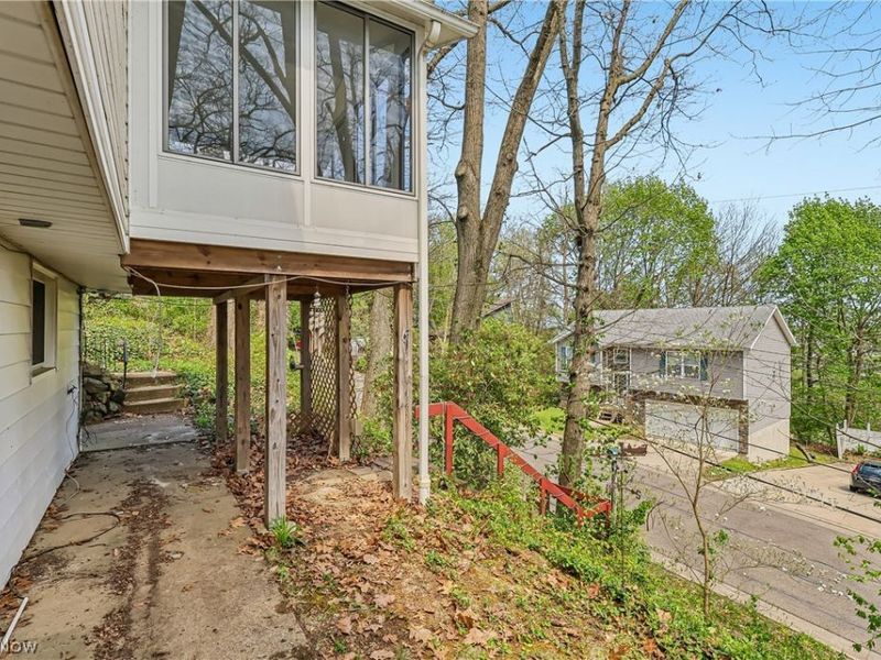 2060 6th Street SW, Akron, OH 44314 Photo 3