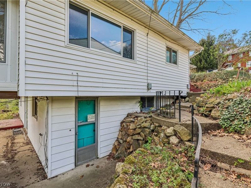 2060 6th Street SW, Akron, OH 44314 Photo 4