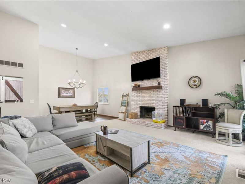 804 Kirkwall Drive, Akron, OH 44321 Photo 3