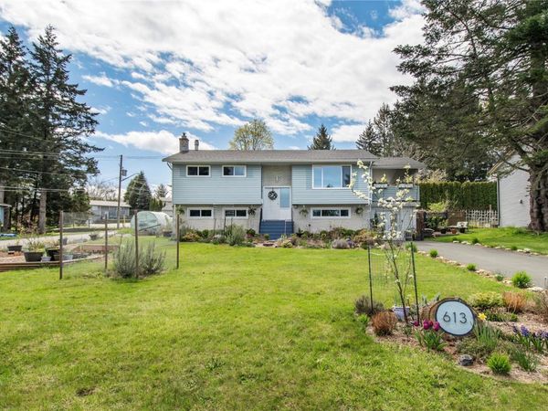 613 Nootka St, Comox, BC V9M 2L8