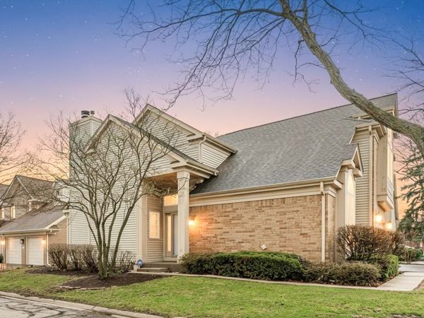 141 Manchester Court , Buffalo Grove, IL 60089