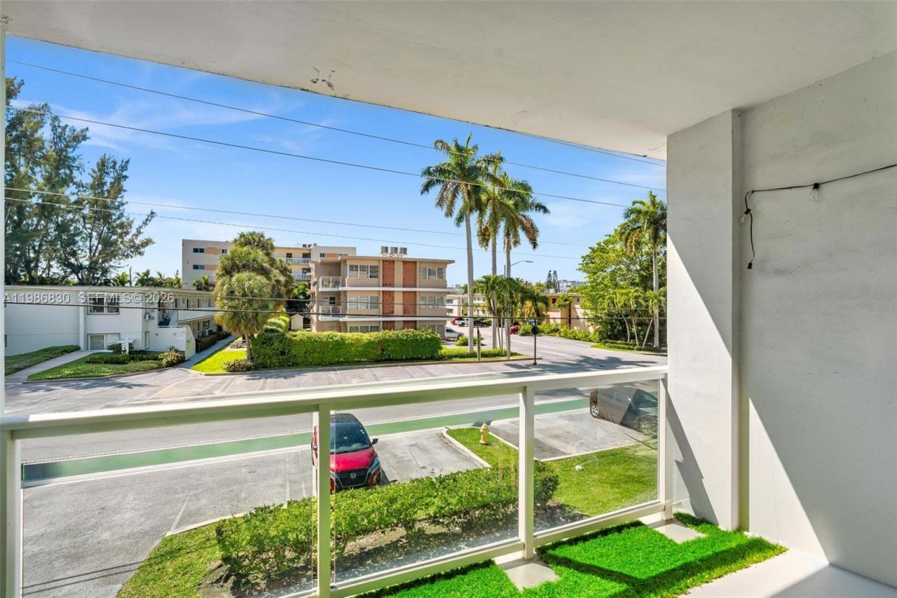 9381 E Bay Harbor Dr, Unit 202s, Bay Harbor Islands, FL 33154 Photo