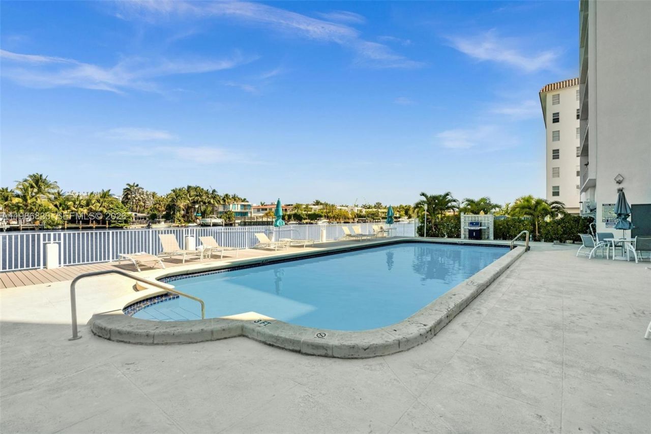 9381 E Bay Harbor Dr, Unit 202s, Bay Harbor Islands, FL 33154 Photo