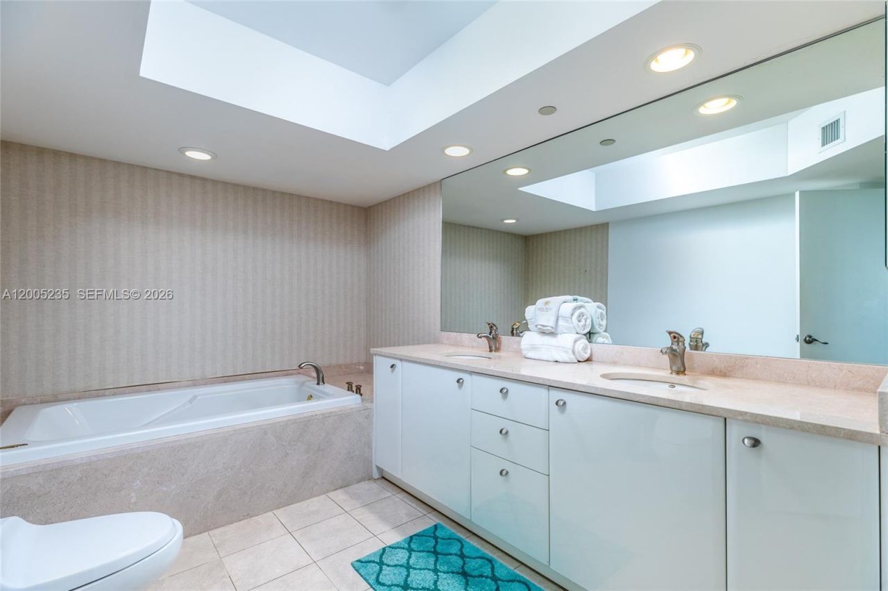16500 Collins Ave , Unit 655, Sunny Isles Beach, FL 33160 Photo