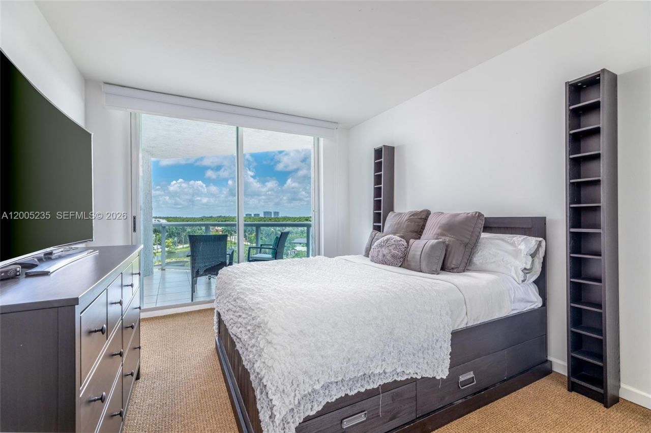 16500 Collins Ave , Unit 655, Sunny Isles Beach, FL 33160 Photo