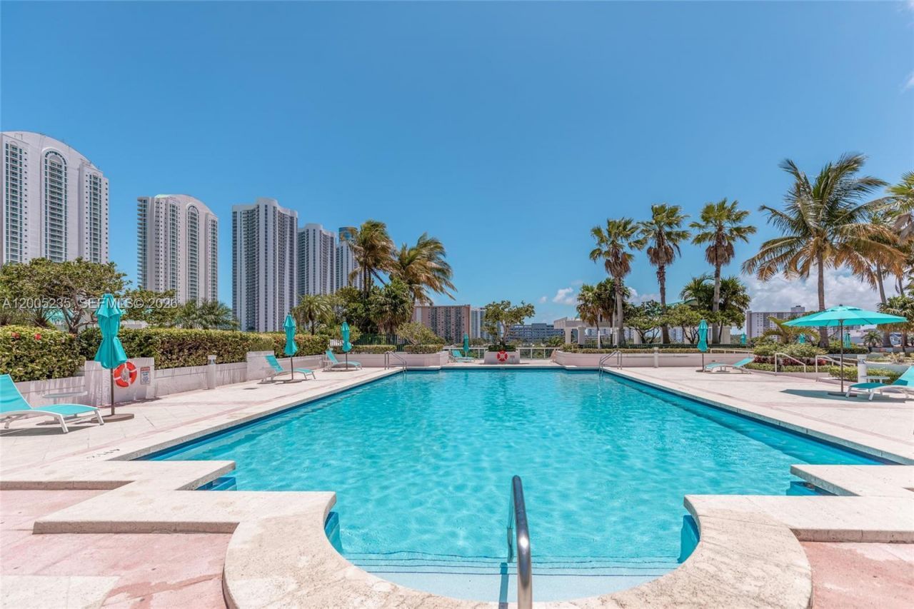 16500 Collins Ave , Unit 655, Sunny Isles Beach, FL 33160 Photo