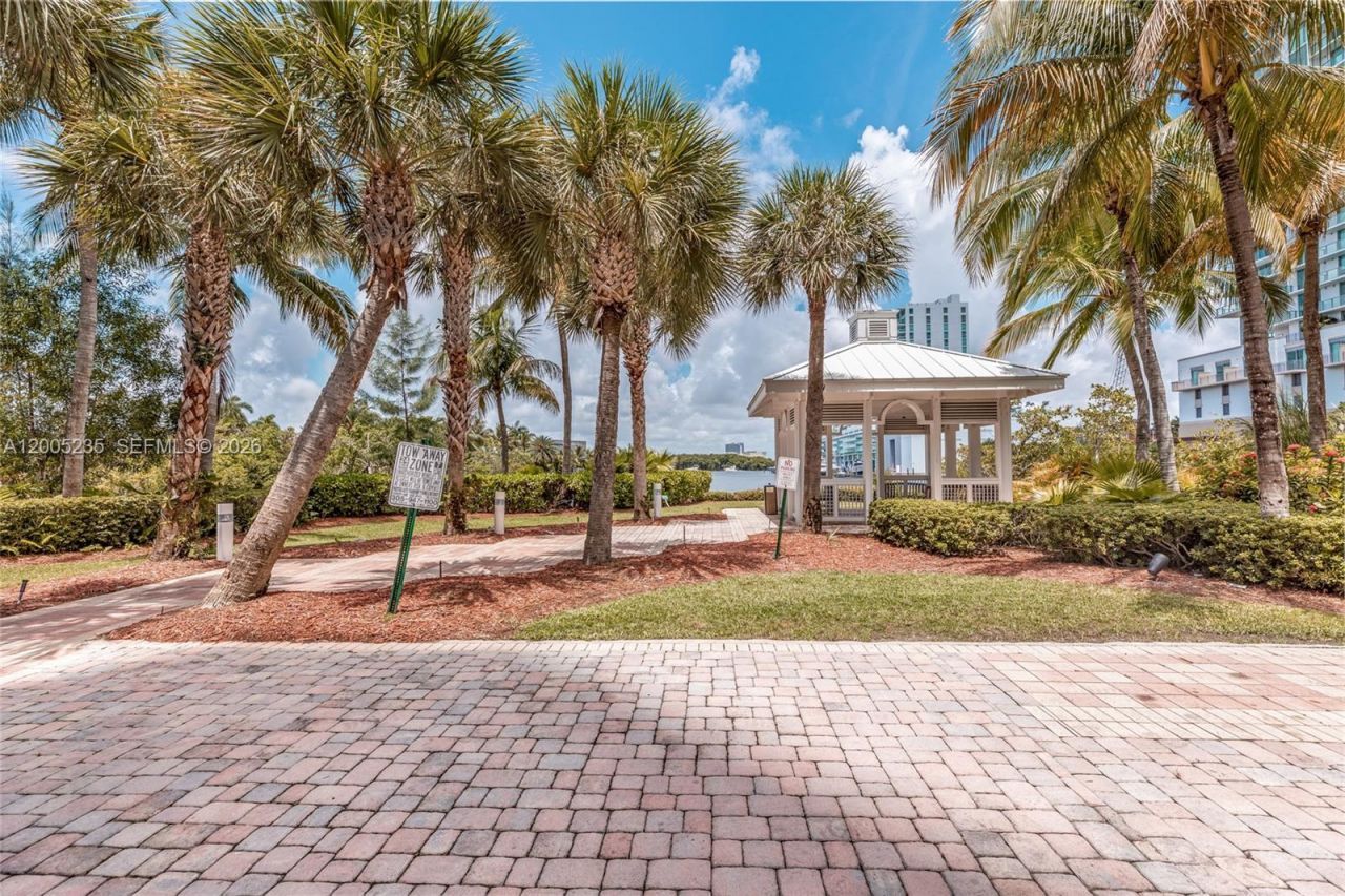 16500 Collins Ave , Unit 655, Sunny Isles Beach, FL 33160 Photo