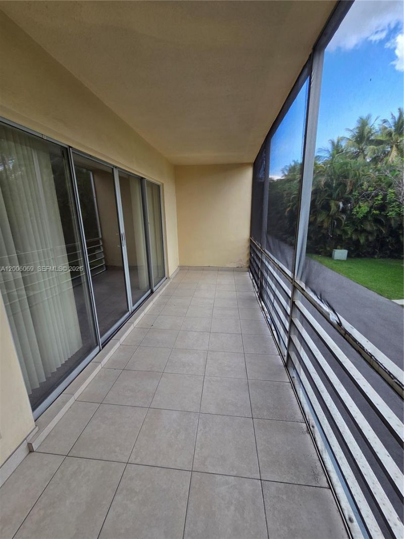 1000 NE 14th Ave, Unit 210, Hallandale Beach, FL 33009 Photo