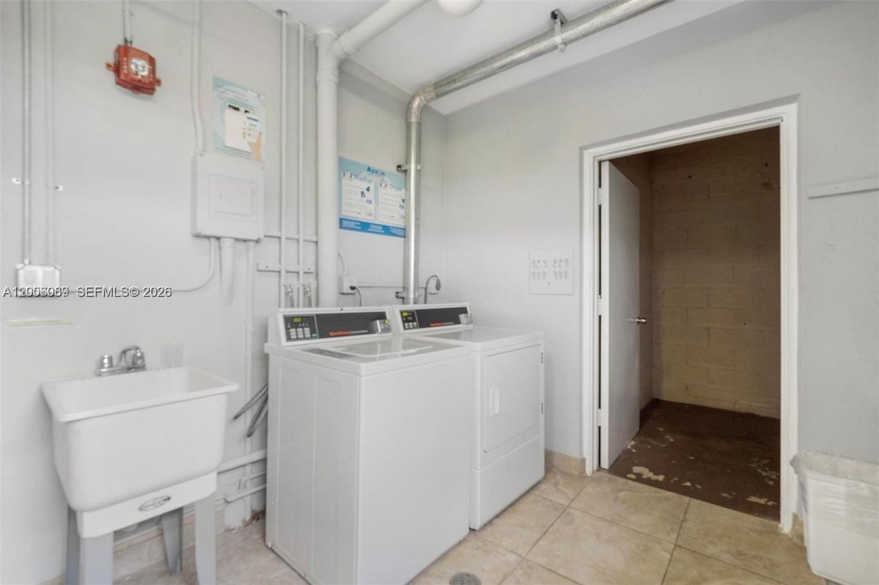 1000 NE 14th Ave, Unit 210, Hallandale Beach, FL 33009 Photo