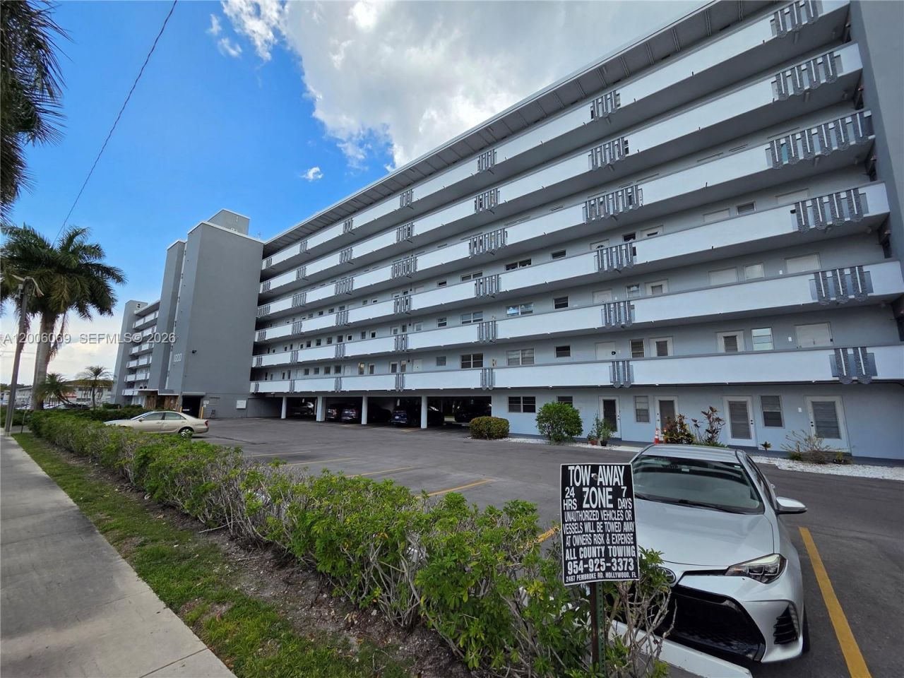 1000 NE 14th Ave, Unit 210, Hallandale Beach, FL 33009 Photo