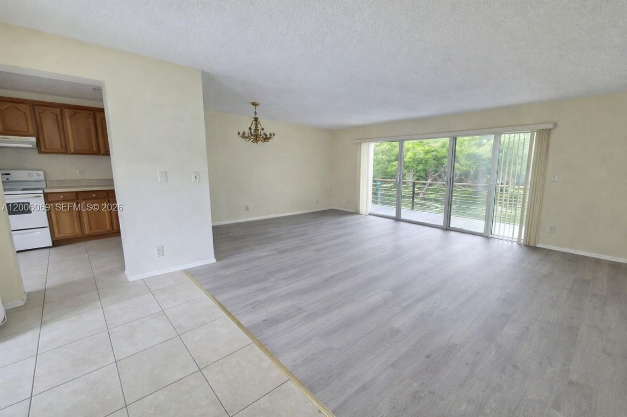 1000 NE 14th Ave, Unit 210, Hallandale Beach, FL 33009 Photo