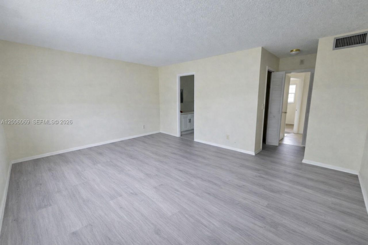 1000 NE 14th Ave, Unit 210, Hallandale Beach, FL 33009 Photo