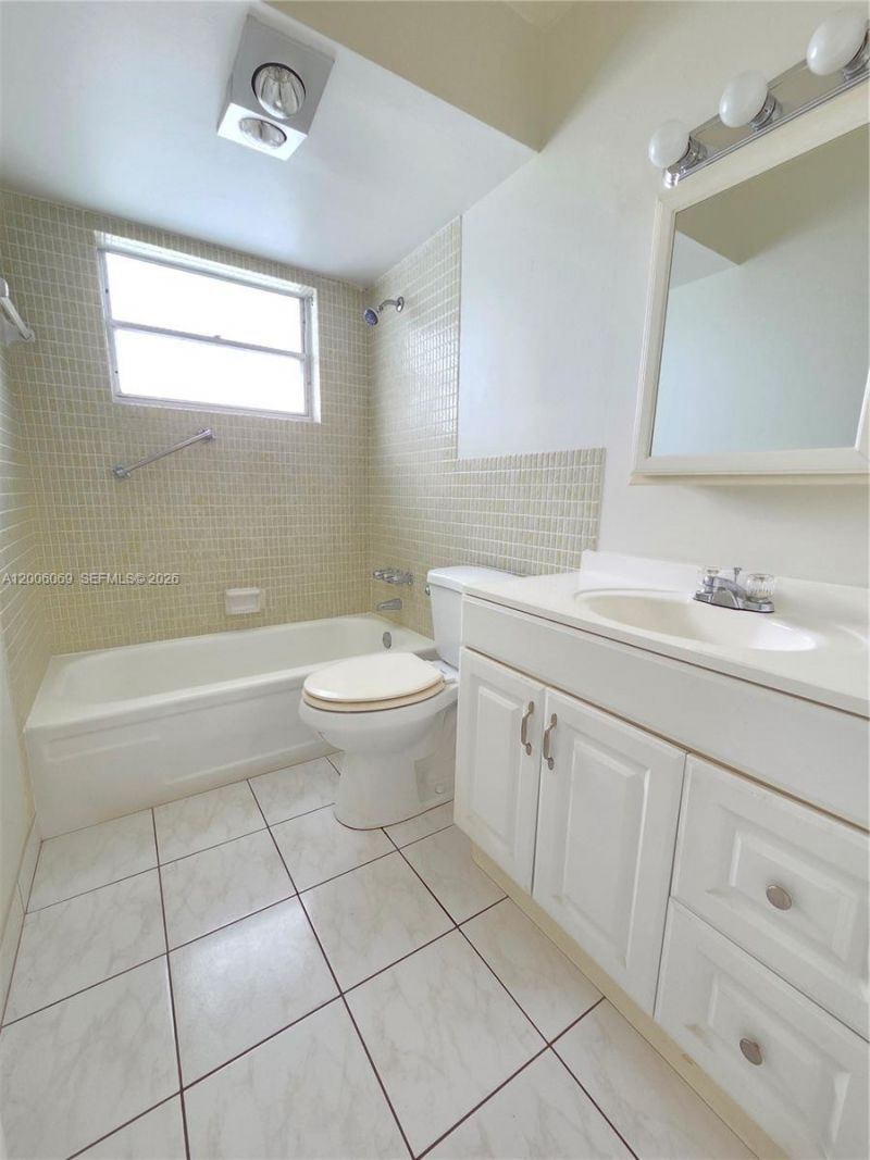 1000 NE 14th Ave, Unit 210, Hallandale Beach, FL 33009 Photo