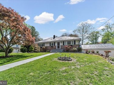 225 CHESTNUT STREET, NEWTOWN SQUARE, PA 19073