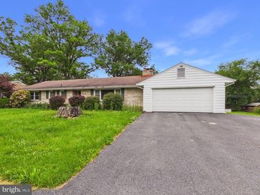 29 CENTRAL BOULEVARD, CAMP HILL, PA 17011