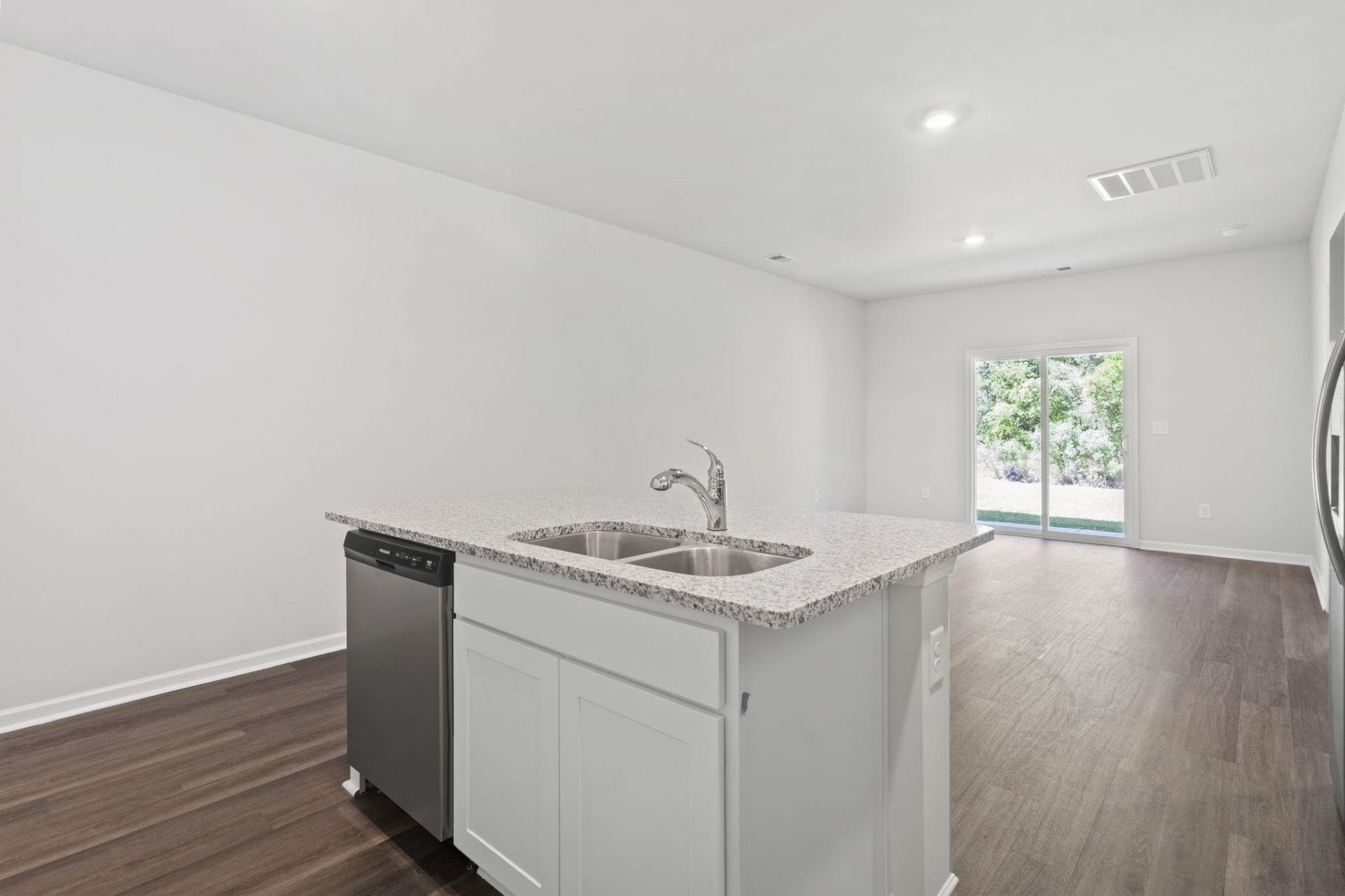 350 Sandridgebury Dr.  Photo 9