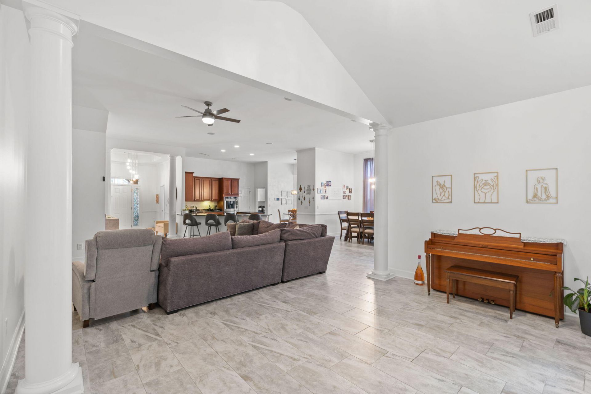 2450 Windmill Way Photo 8