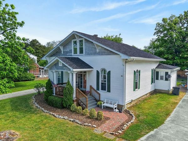 105 Roberts St, Livingston, TN 38570