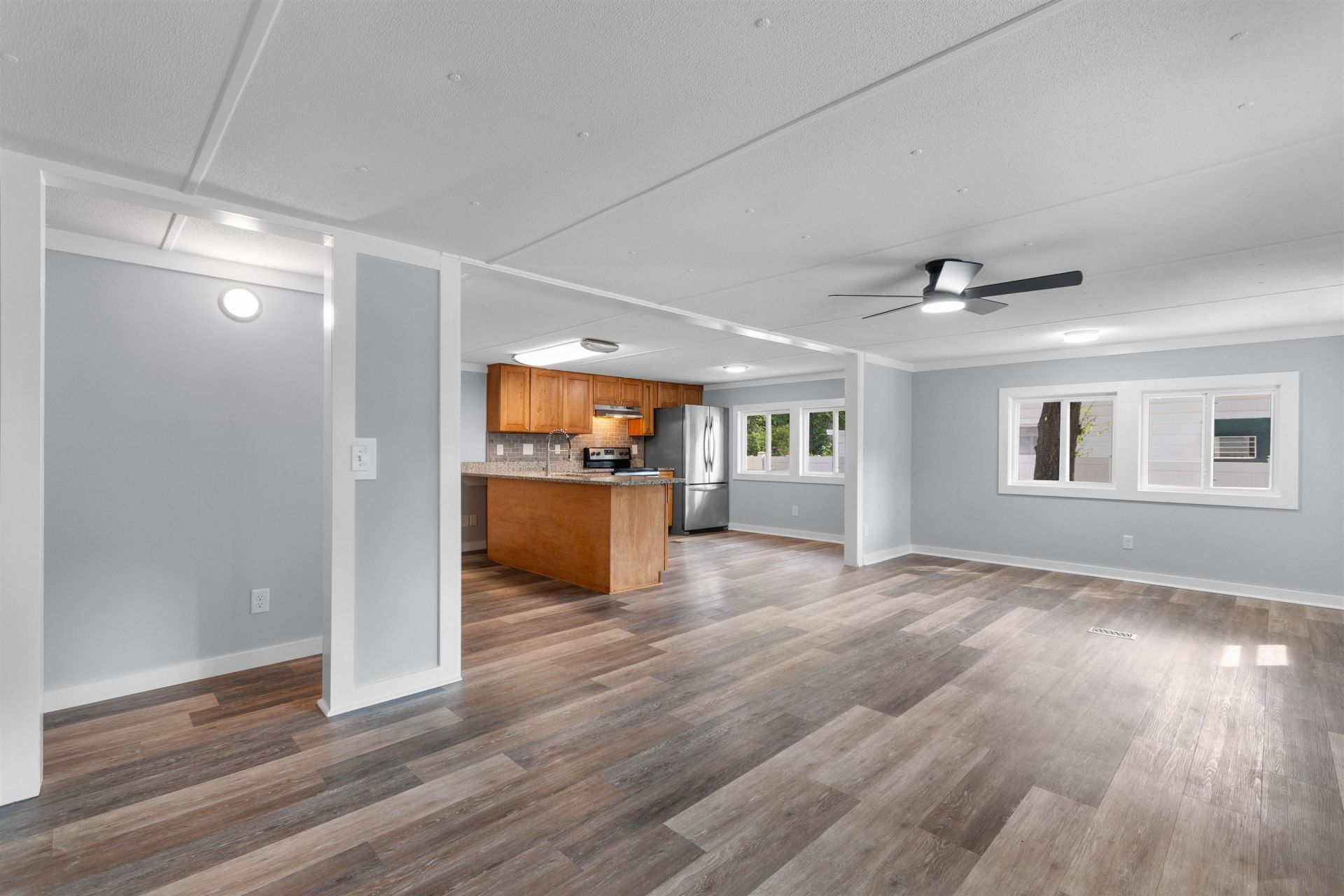 614 Lesia Ln. Photo 4