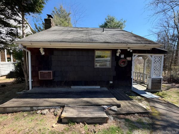 6 N Shenorock Drive, Yorktown Heights, NY 10598