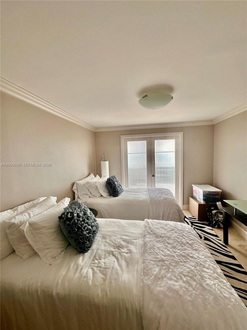 6423 Collins Ave , Unit 306, Miami Beach, FL 33141 Photo
