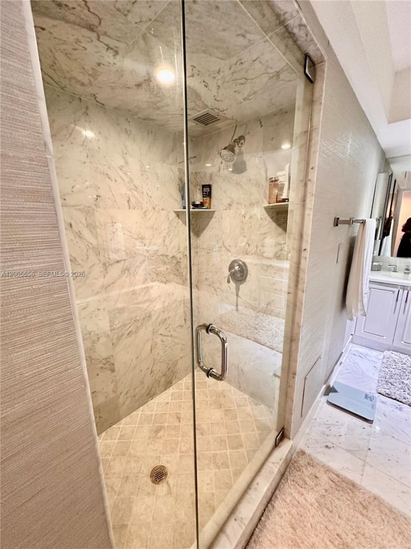 6423 Collins Ave , Unit 306, Miami Beach, FL 33141 Photo