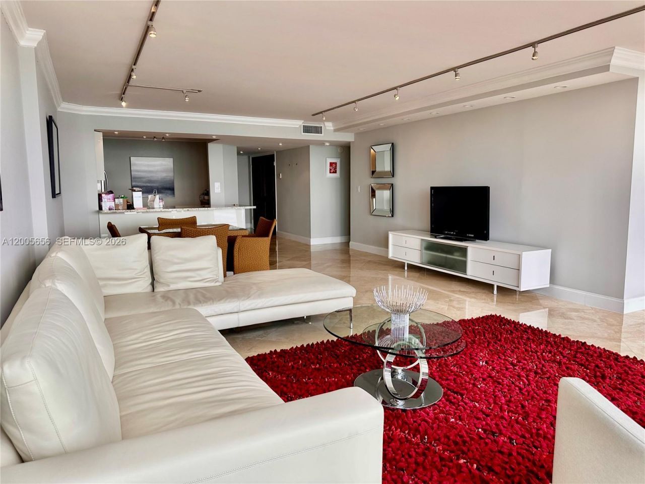 6423 Collins Ave , Unit 306, Miami Beach, FL 33141 Photo