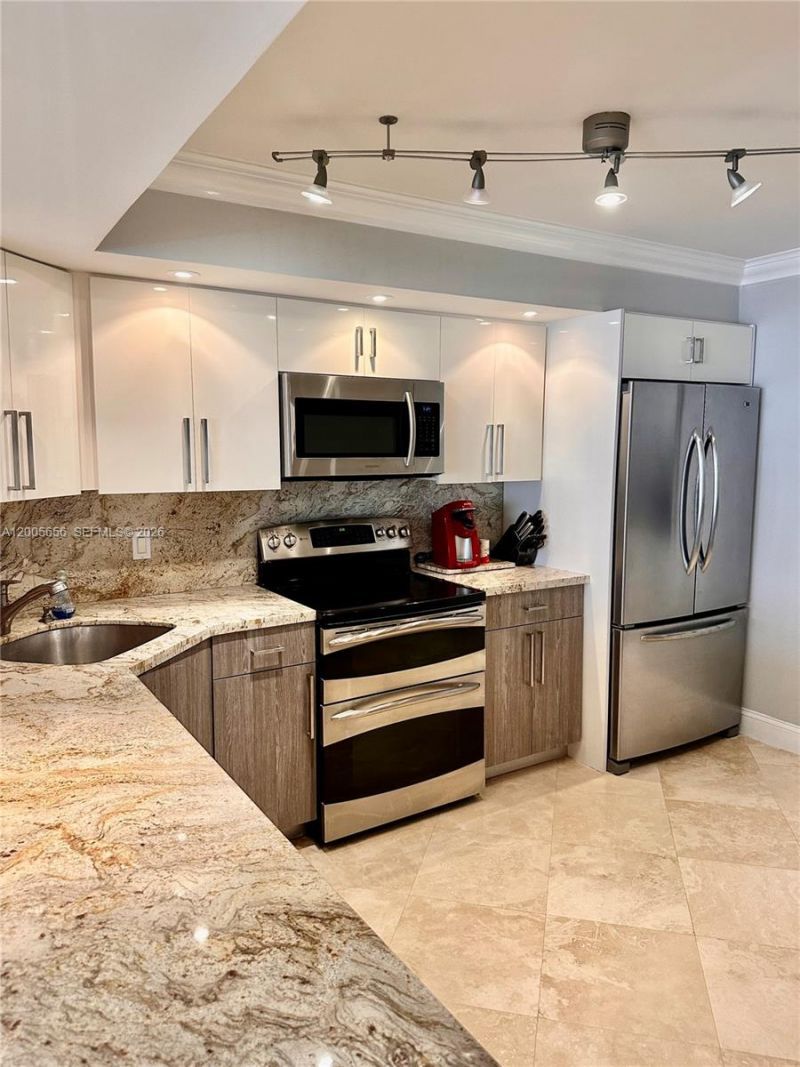 6423 Collins Ave , Unit 306, Miami Beach, FL 33141 Photo