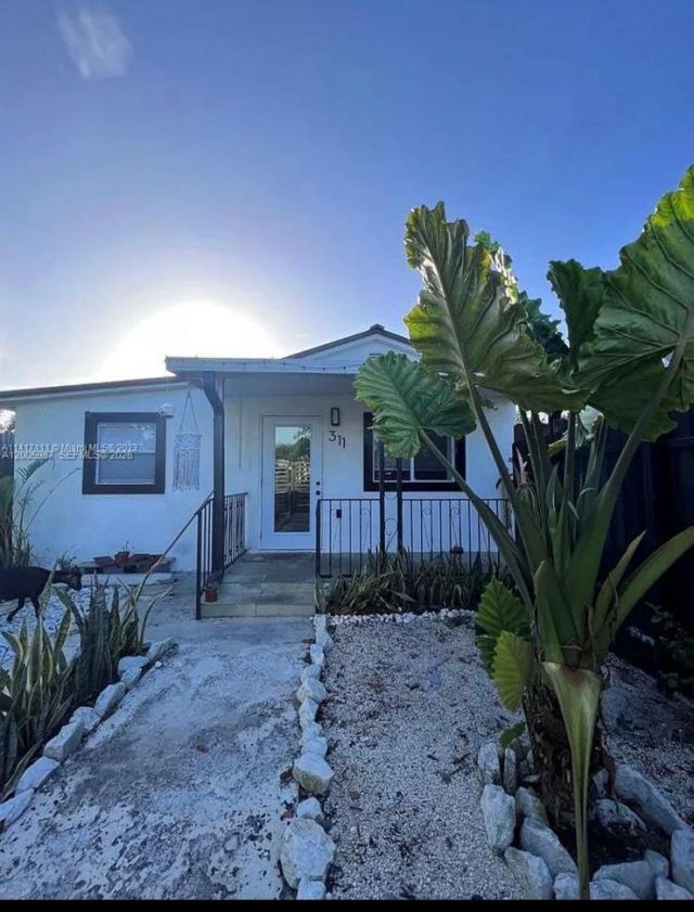311 NW 32nd Ct , Miami, FL 33125 Photo
