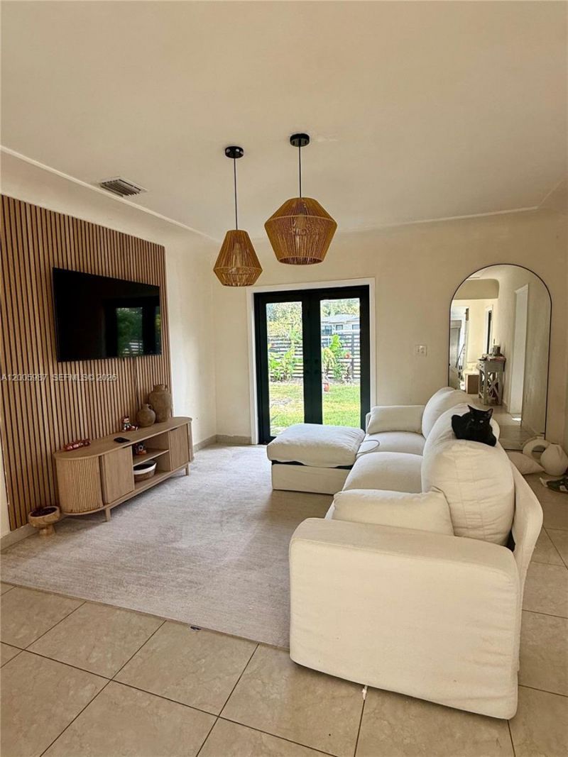 311 NW 32nd Ct , Miami, FL 33125 Photo
