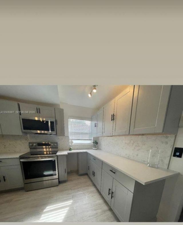 311 NW 32nd Ct , Miami, FL 33125 Photo