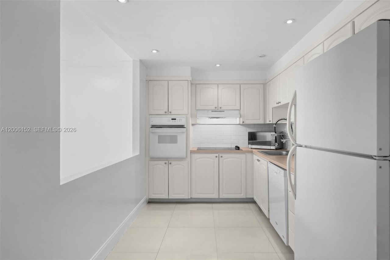 19390 Collins Ave , Unit 1410, Sunny Isles Beach, FL 33160 Photo