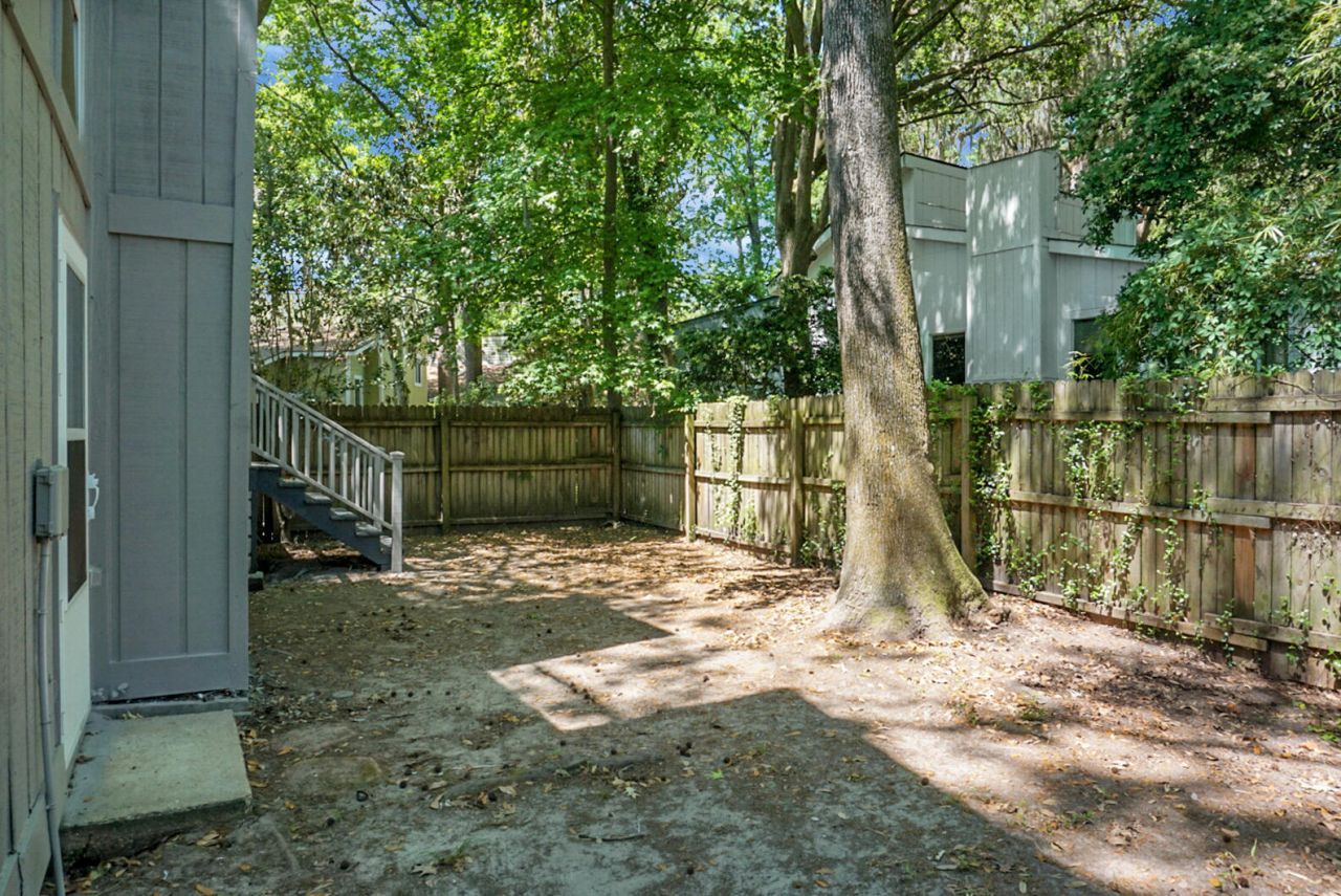 127 Lancer Drive Photo 32