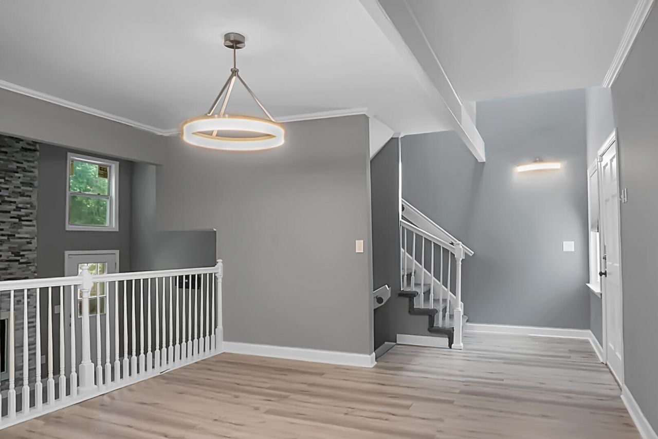 127 Lancer Drive Photo 9